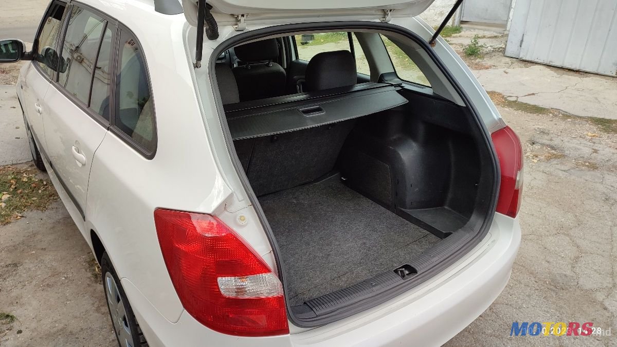 2008' Skoda Fabia photo #3