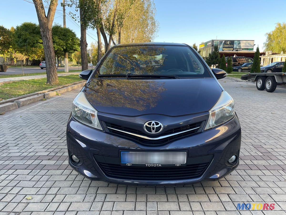 2011' Toyota Yaris photo #1