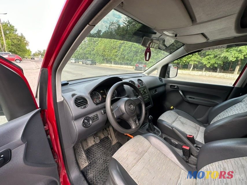 2011' Volkswagen Caddy photo #5