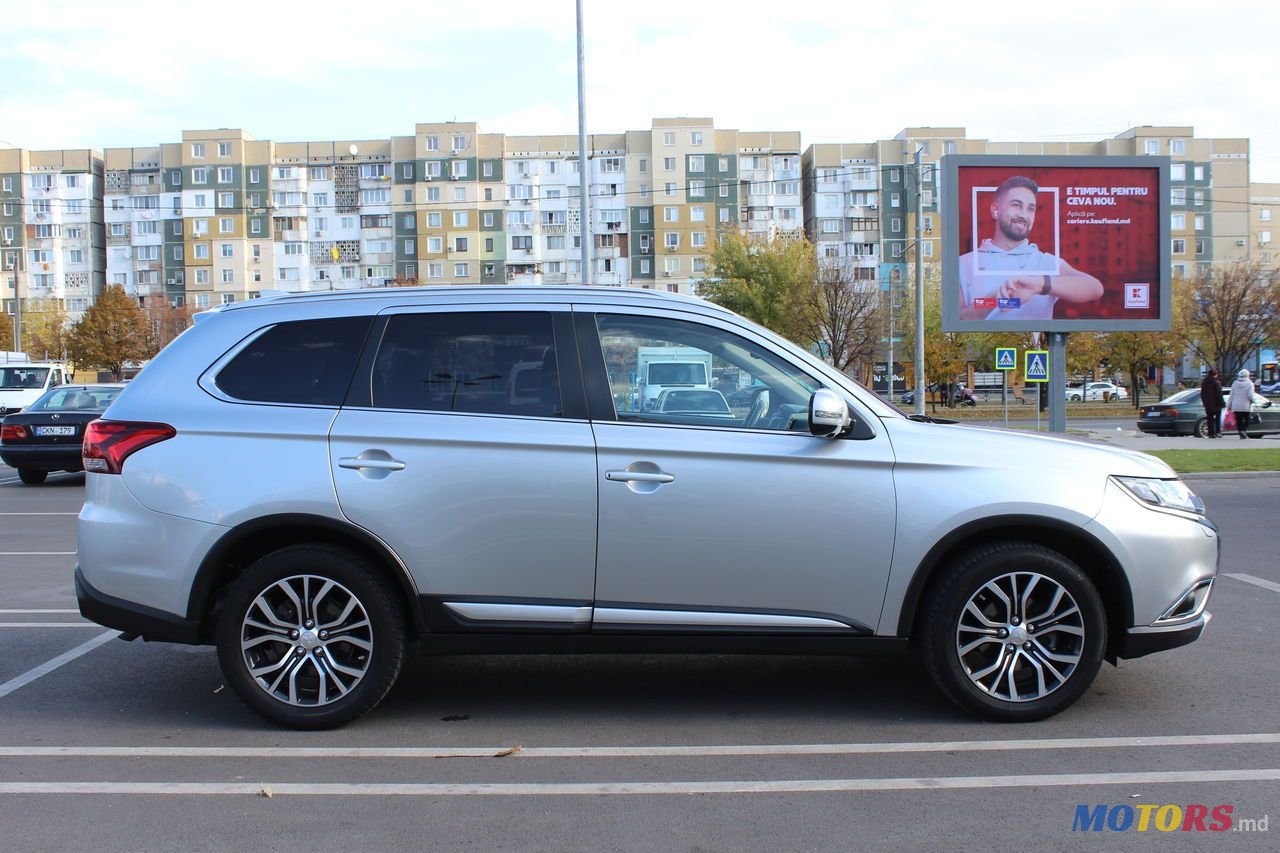 2017' Mitsubishi Outlander photo #4