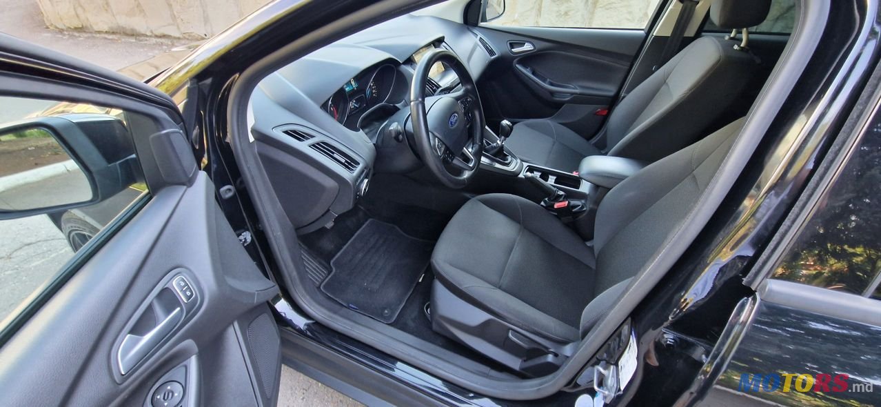 2017' Ford Focus photo #5