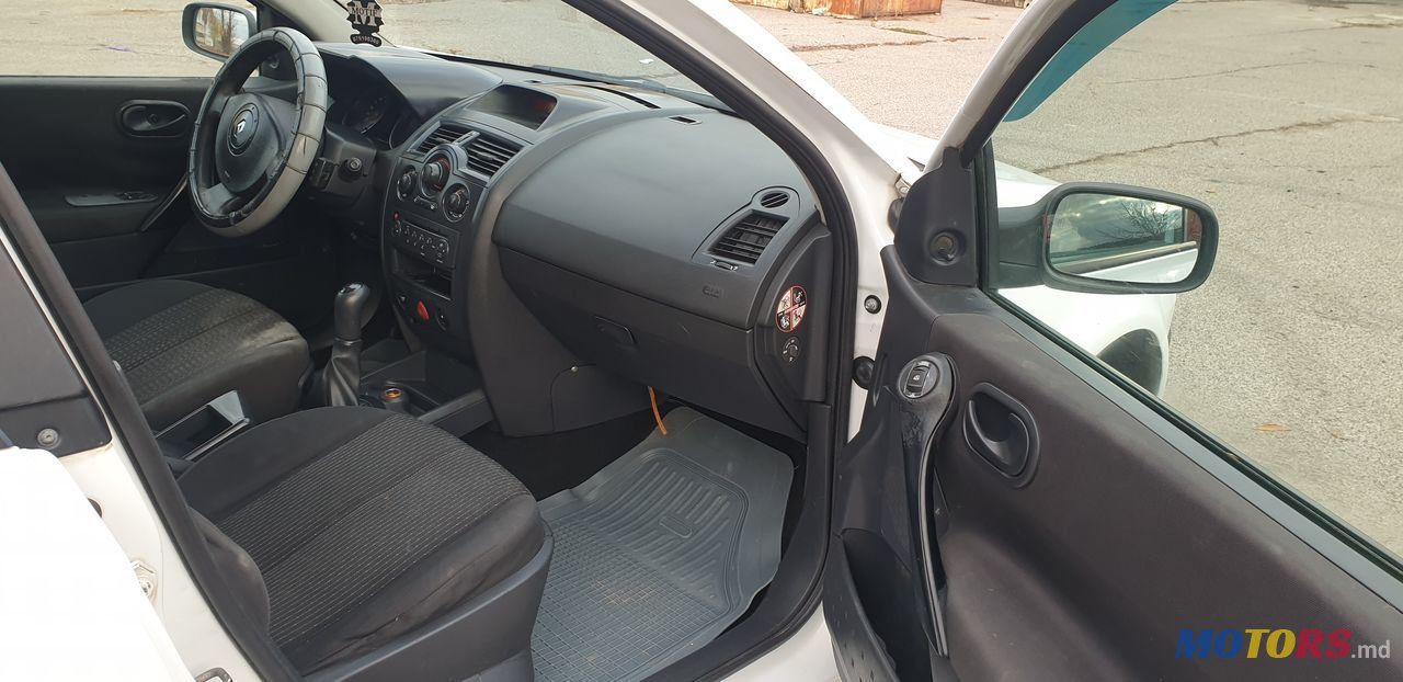 2005' Renault Megane photo #6