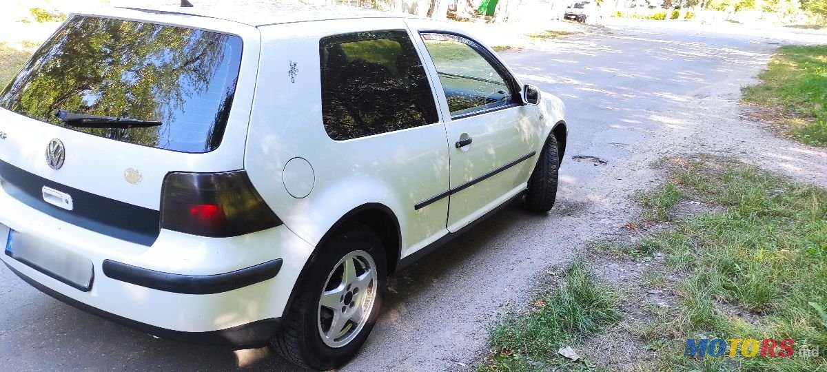 2001' Volkswagen Golf photo #4