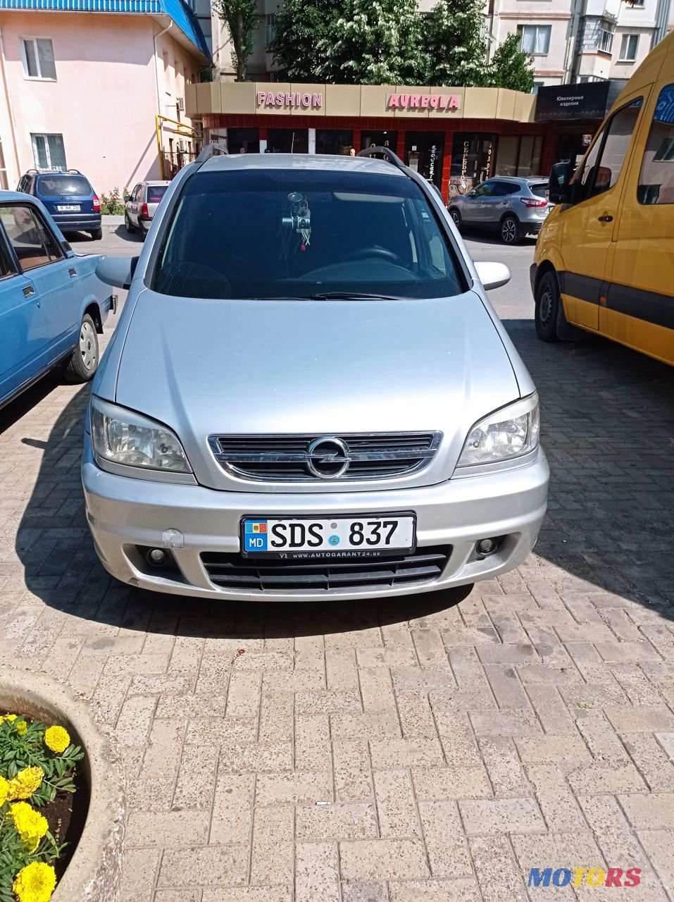 2005' Opel Zafira photo #1