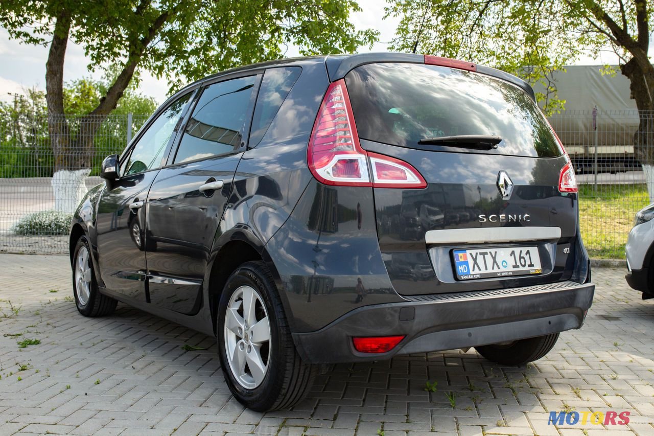 2010' Renault Scenic photo #4