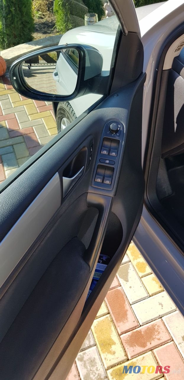 2010' Volkswagen Golf photo #5