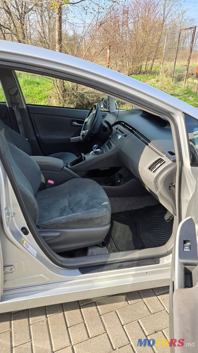 2010' Toyota Prius photo #6