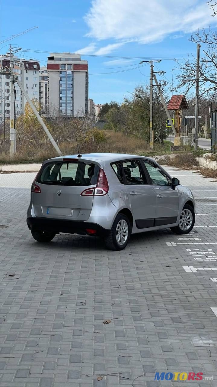 2010' Renault Scenic photo #2