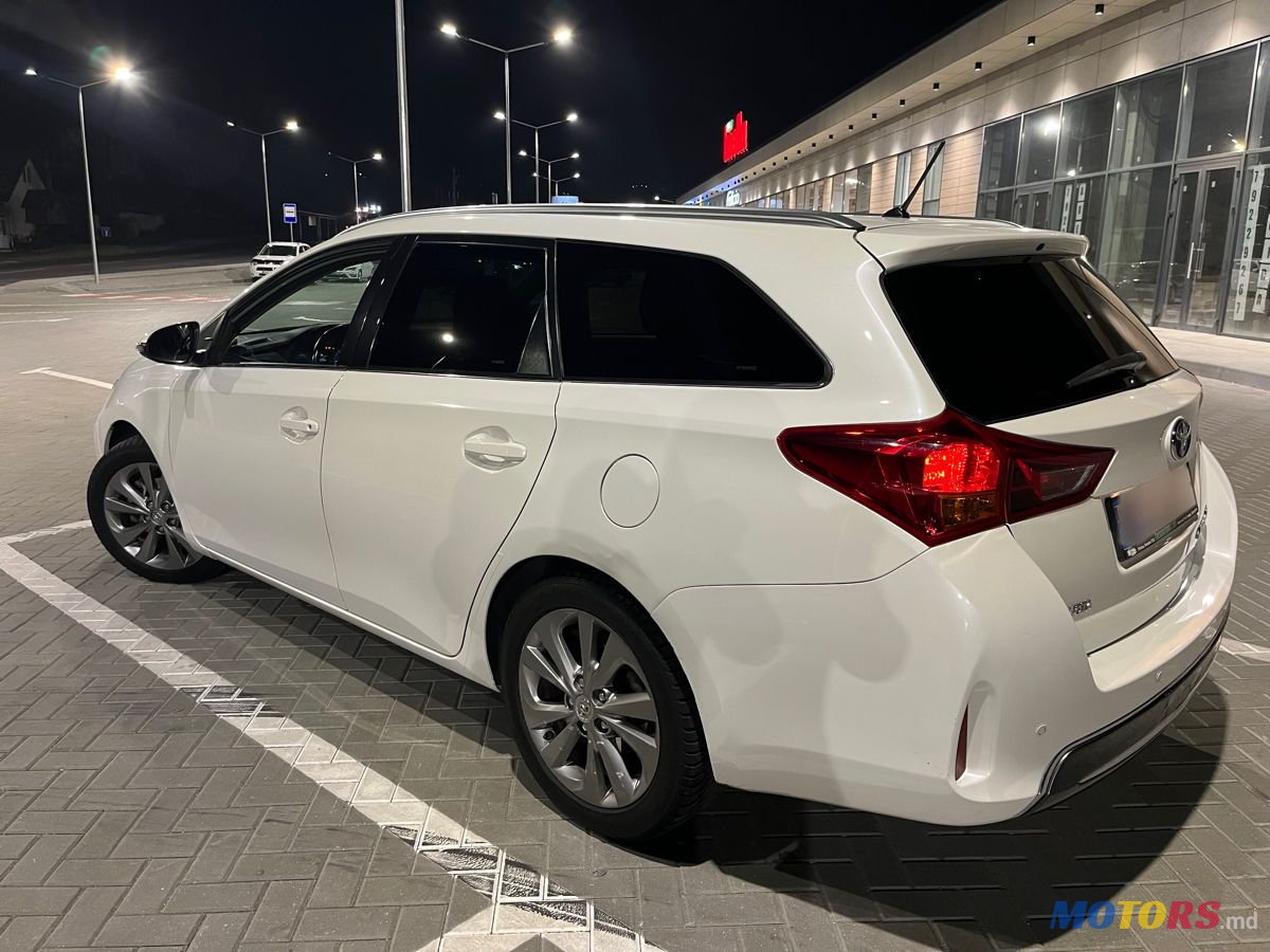 2014' Toyota Auris photo #5