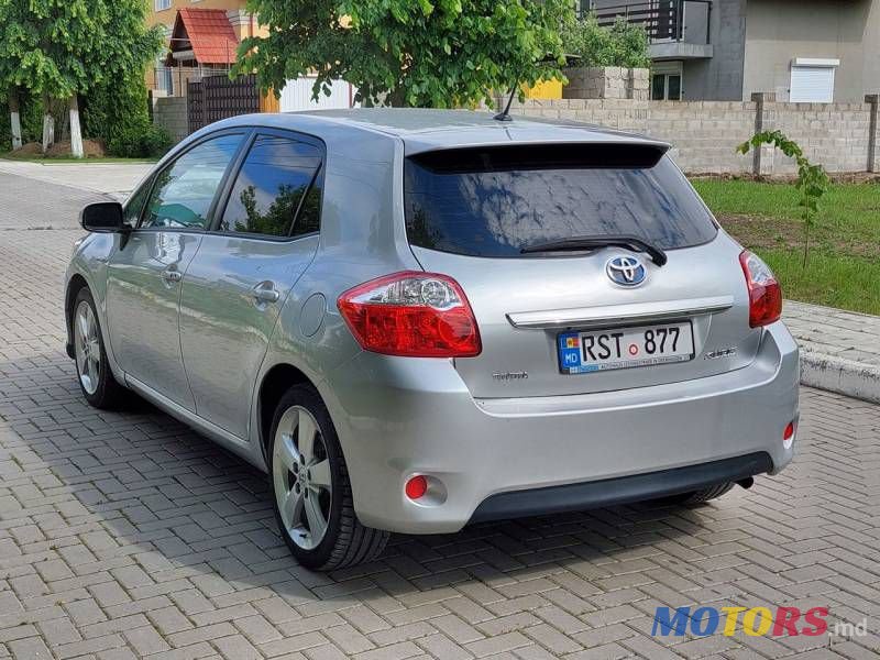 2011' Toyota Auris photo #5