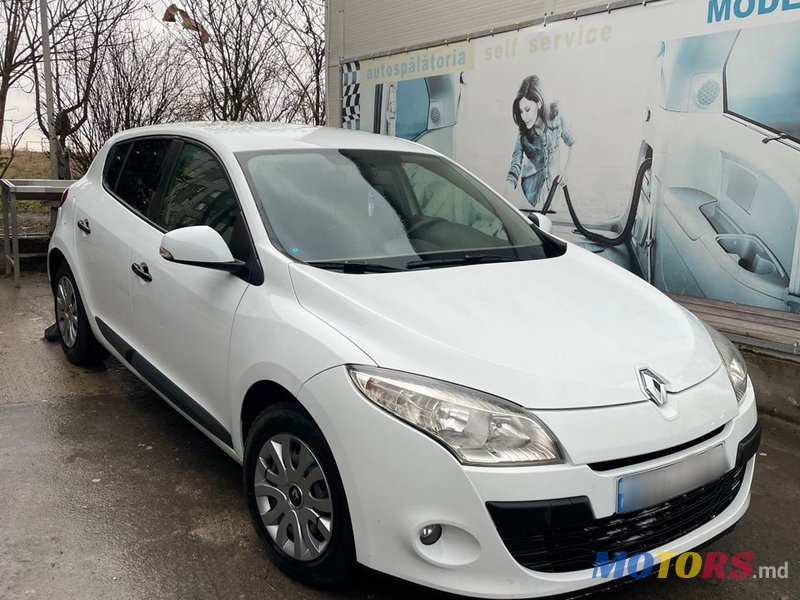 2011' Renault Megane photo #2