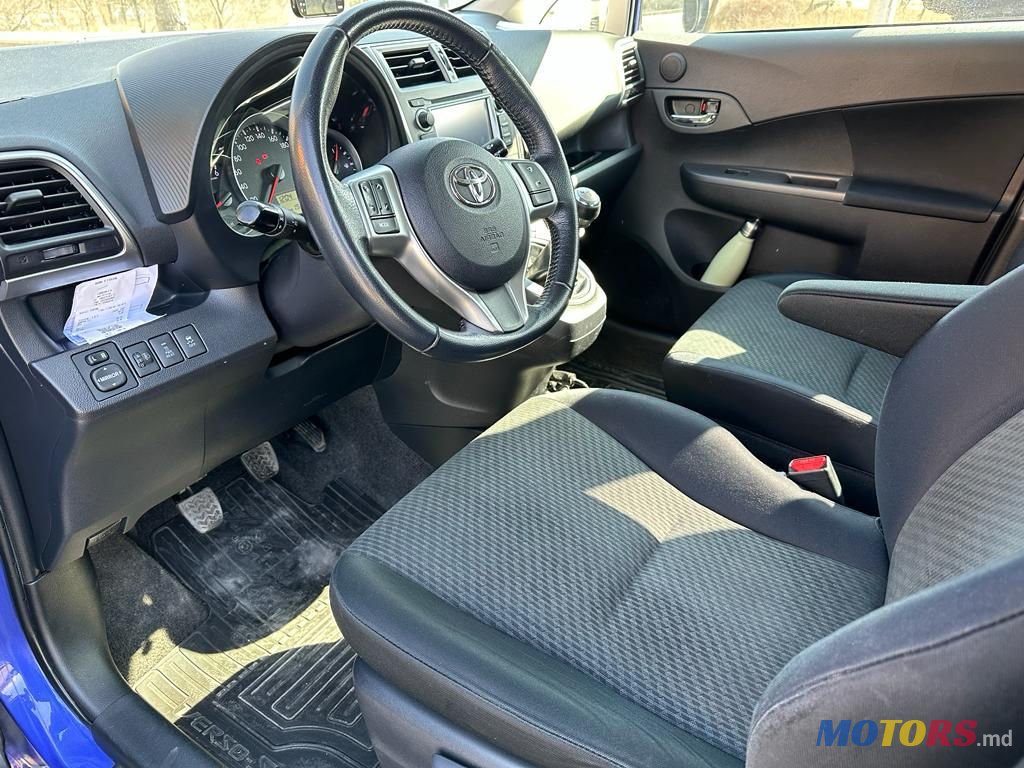 2011' Toyota Verso S photo #5