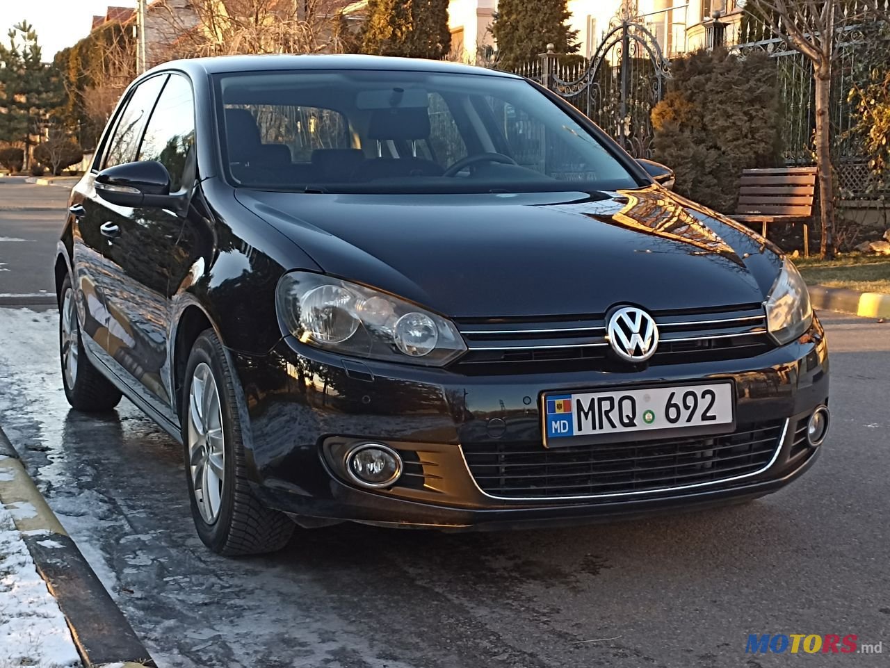 2011' Volkswagen Golf photo #1