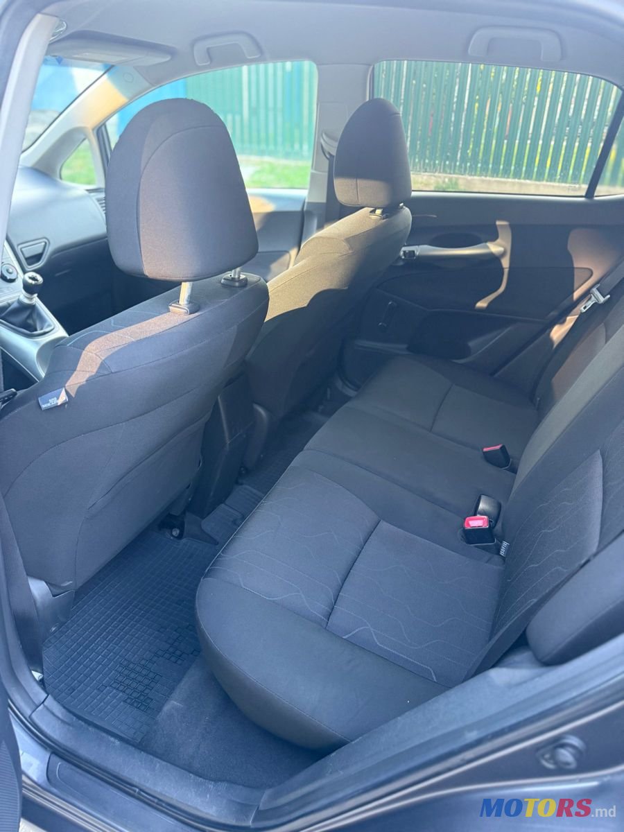 2010' Toyota Auris photo #6