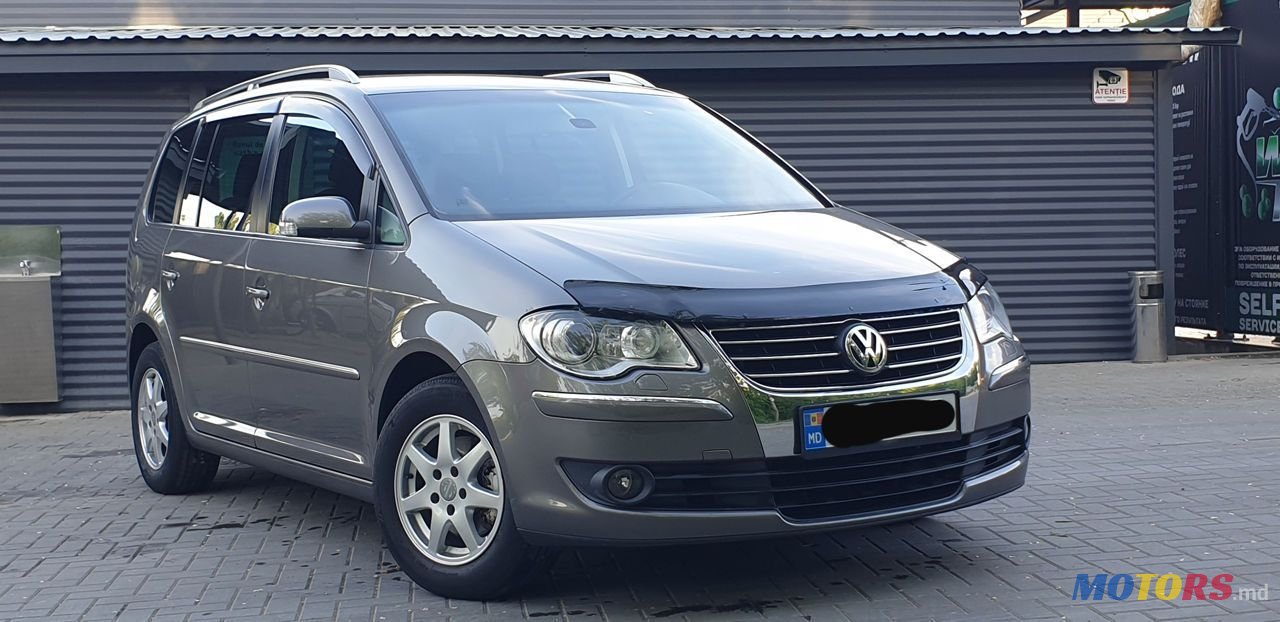 2007' Volkswagen Touran photo #2