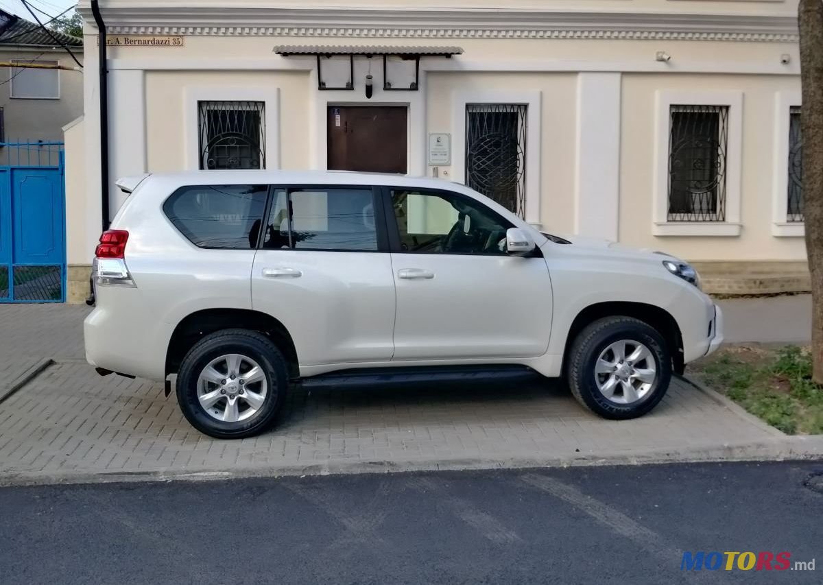 2010' Toyota Land Cruiser Prado photo #2