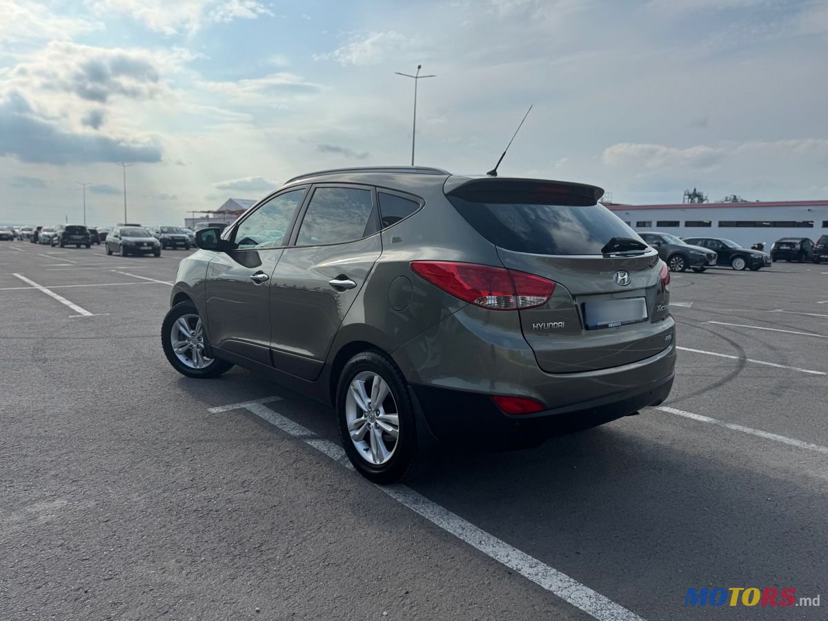 2010' Hyundai Tucson photo #4