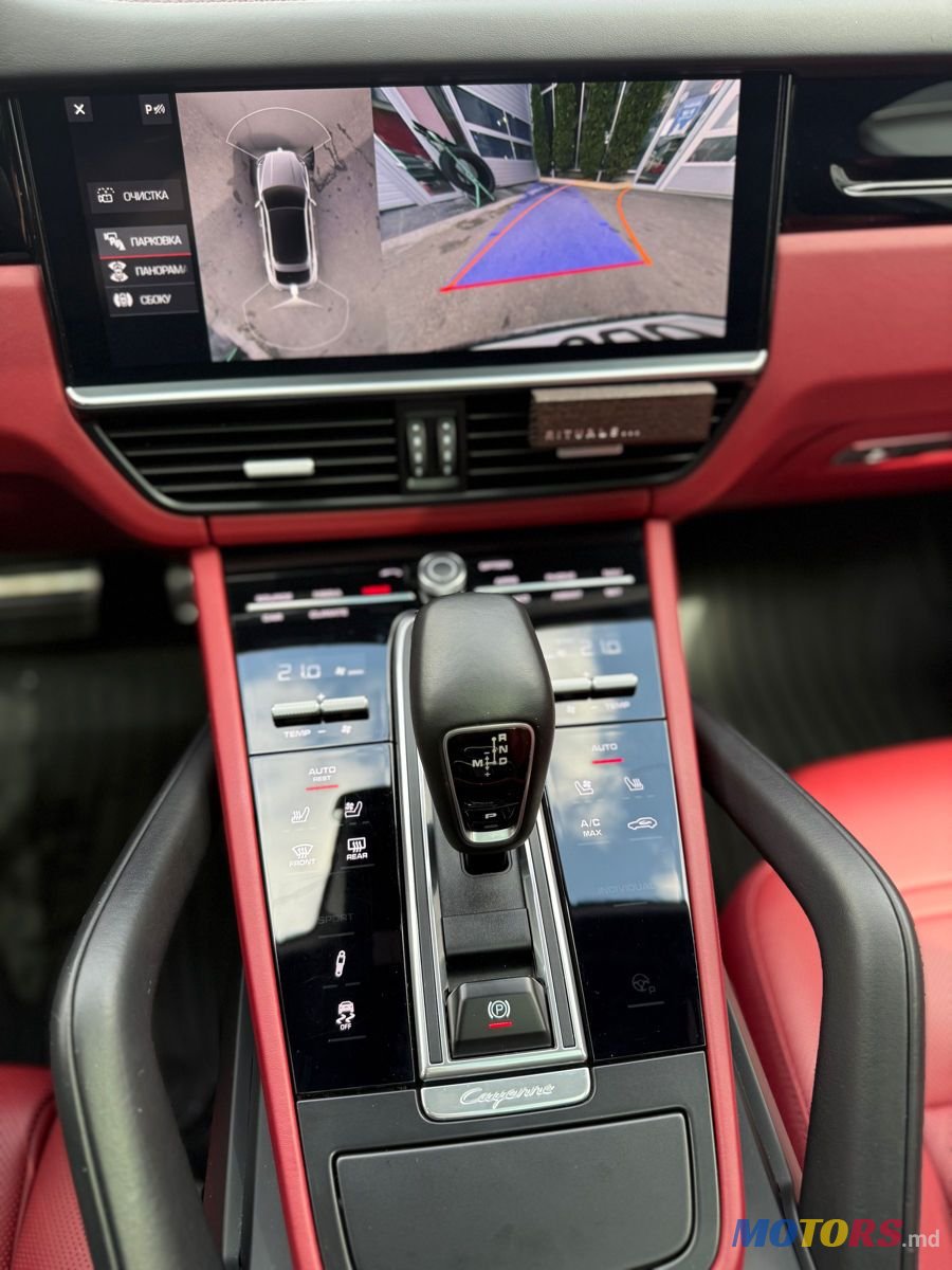 2019' Porsche Cayenne Coupe photo #6