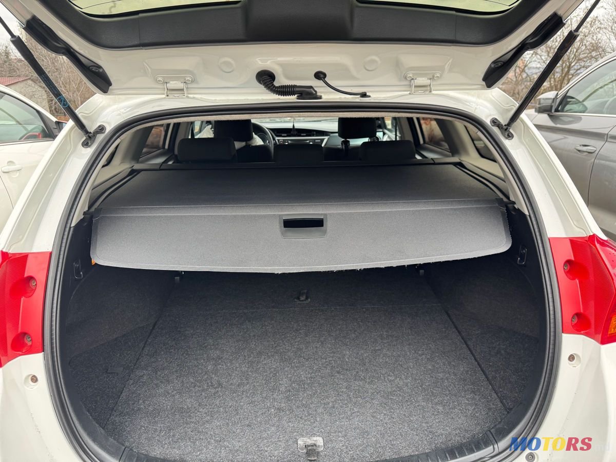 2013' Toyota Auris photo #6