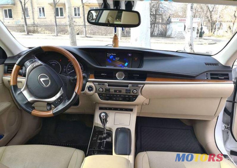 2014' Lexus ES photo #1