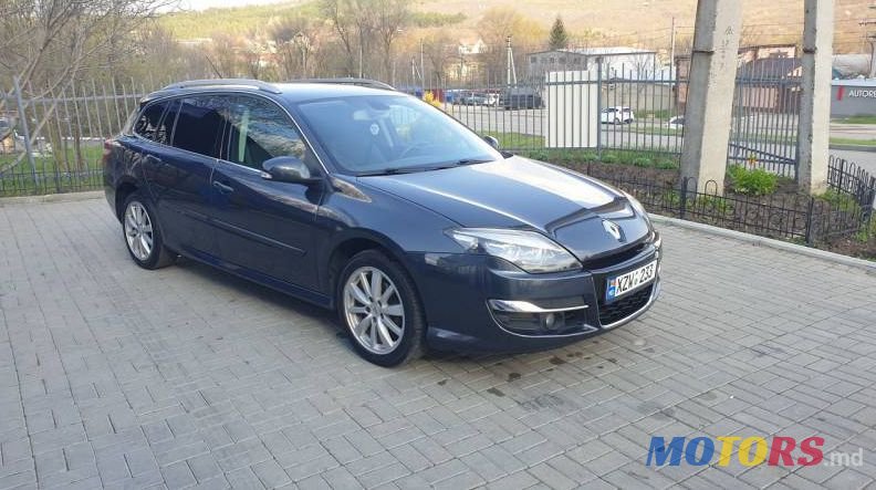 2011' Renault Laguna photo #5