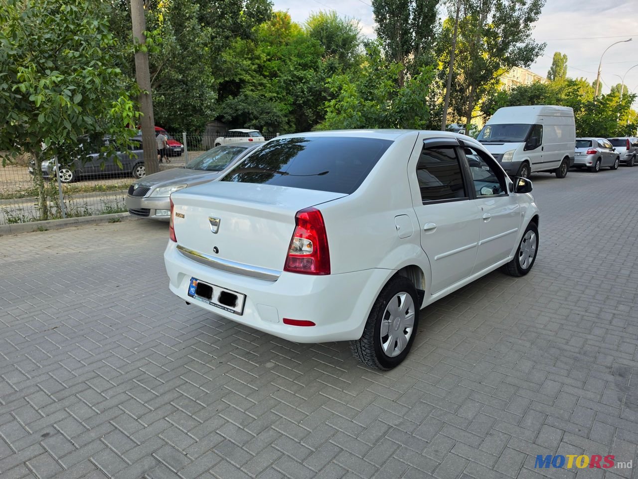2012' Dacia Logan photo #2