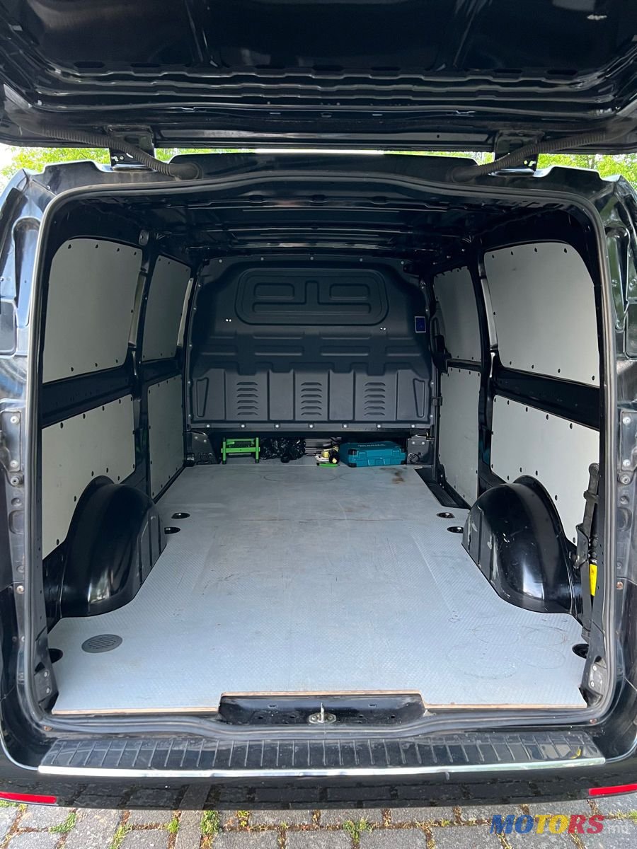 2015' Mercedes-Benz Vito photo #6