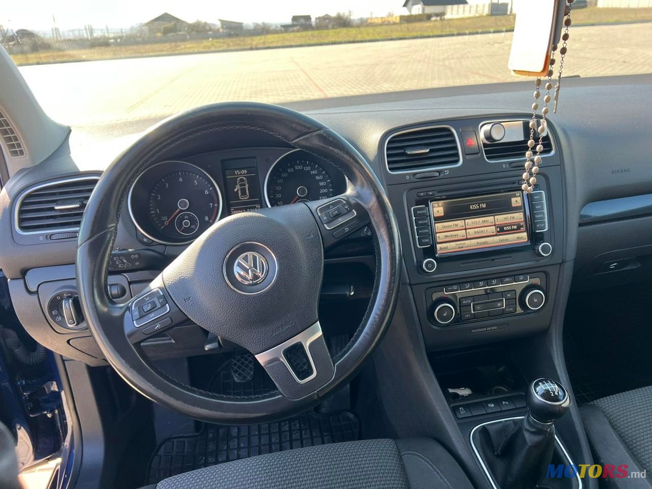 2011' Volkswagen Golf photo #5