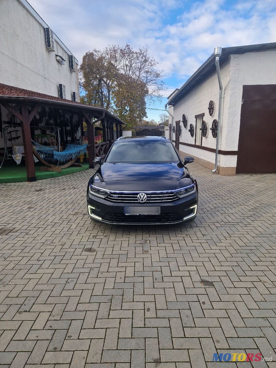 2015' Volkswagen Passat photo #1