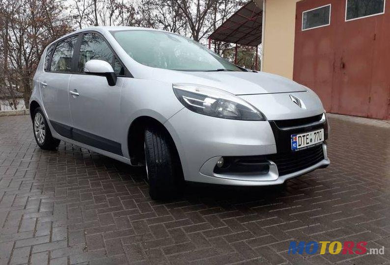 2013' Renault Scenic photo #1