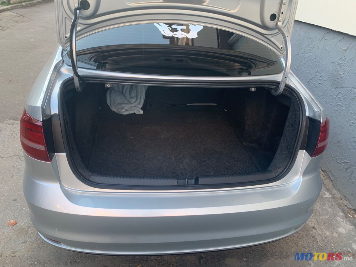 2016' Volkswagen Jetta photo #6