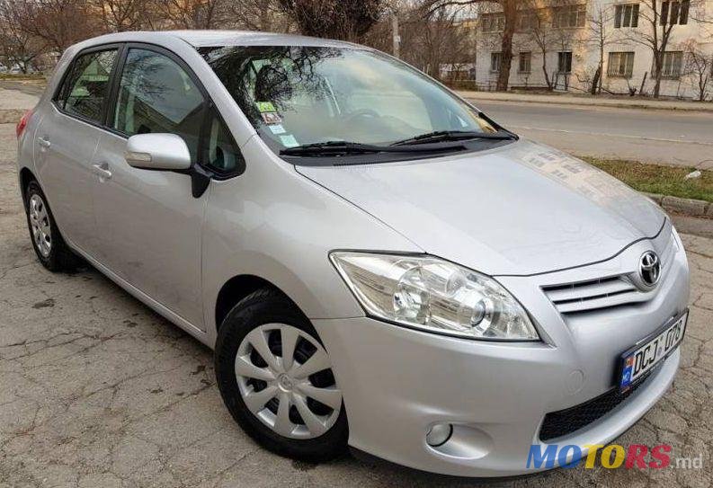 2011' Toyota Auris photo #1