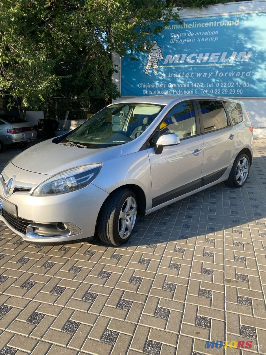 2012' Renault Grand Scenic photo #2