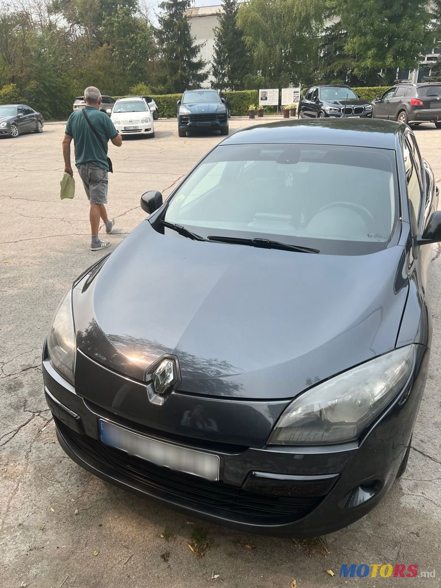 2011' Renault Megane photo #1