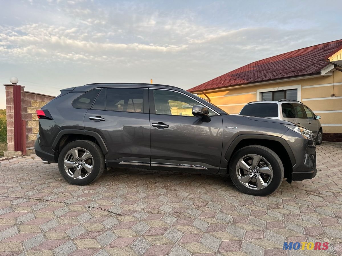 2019' Toyota RAV4 photo #2