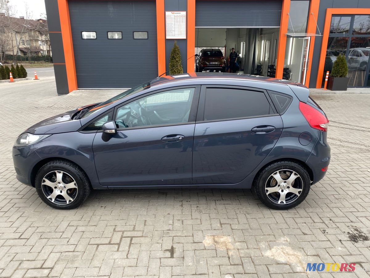 2011' Ford Fiesta photo #3