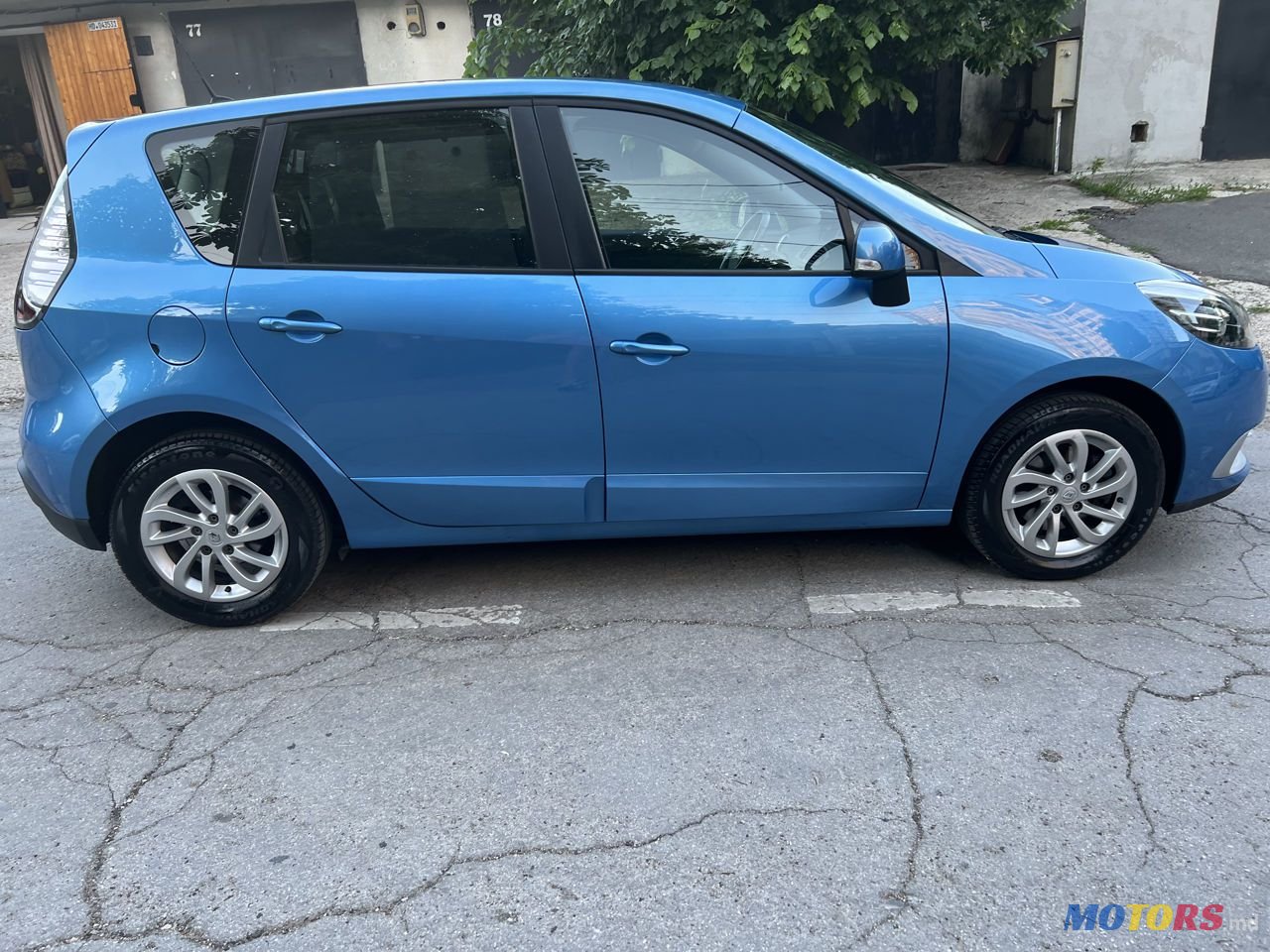 2013' Renault Scenic photo #5