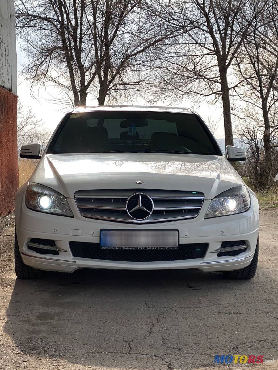 2010' Mercedes-Benz C-Class photo #2