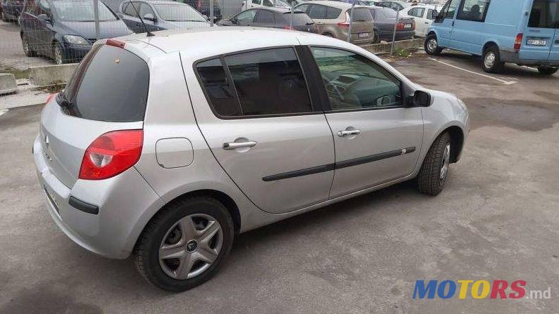 2009' Renault Clio photo #1