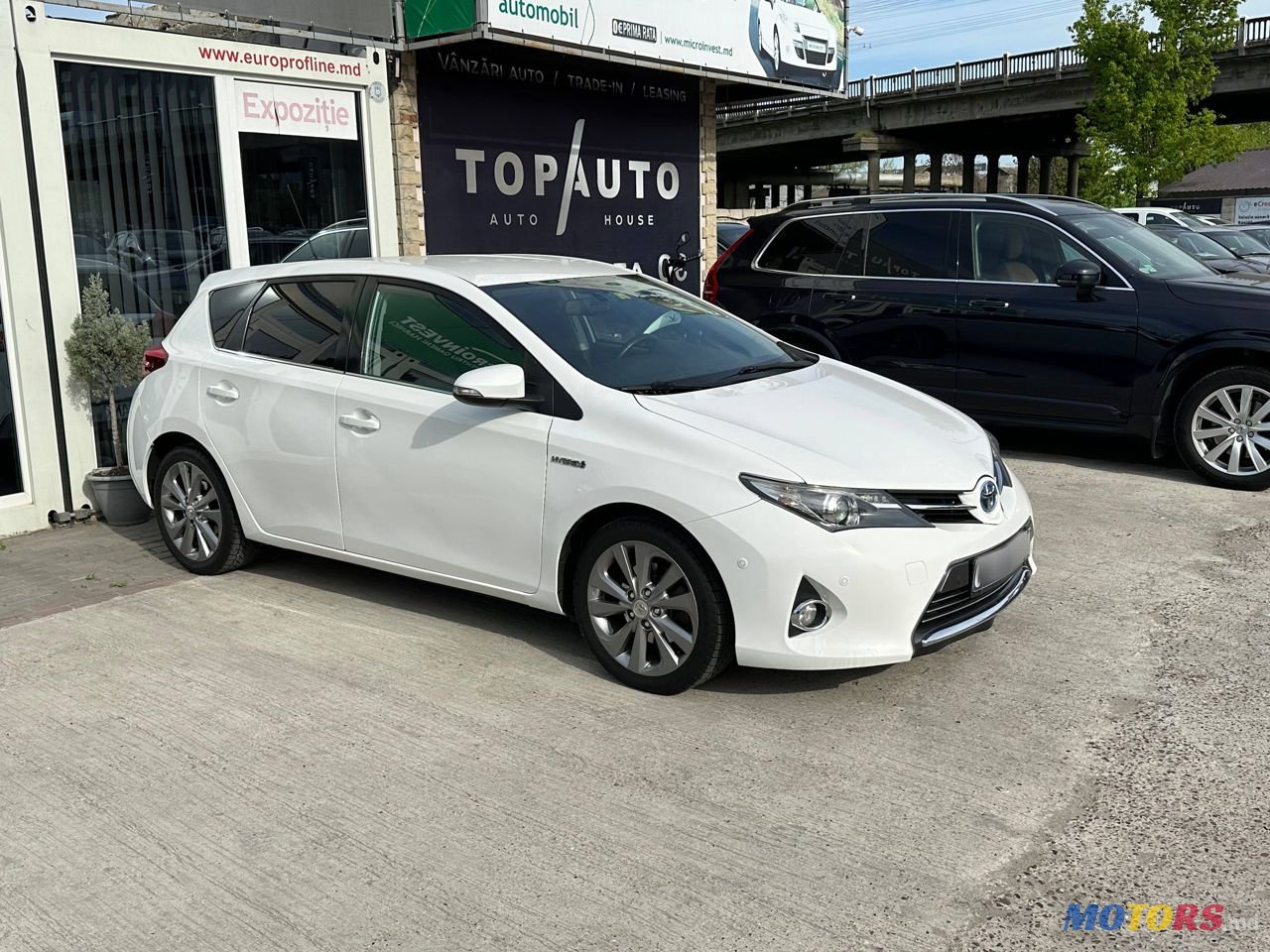 2014' Toyota Auris photo #3