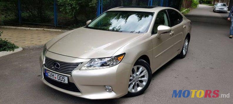 2013' Lexus ES photo #1