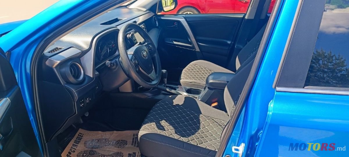 2018' Toyota RAV4 photo #6