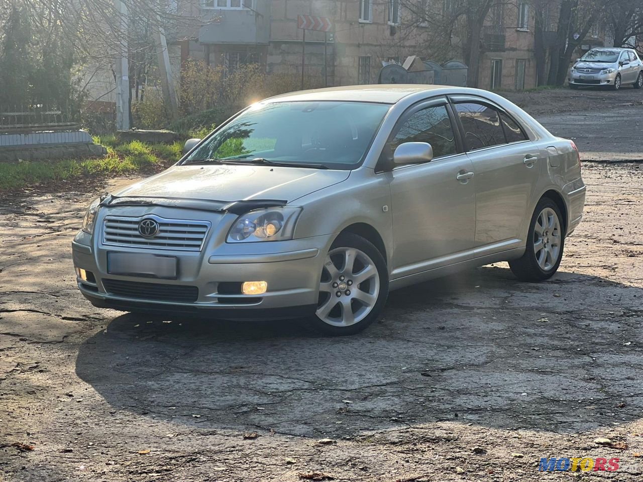 2004' Toyota Avensis photo #1