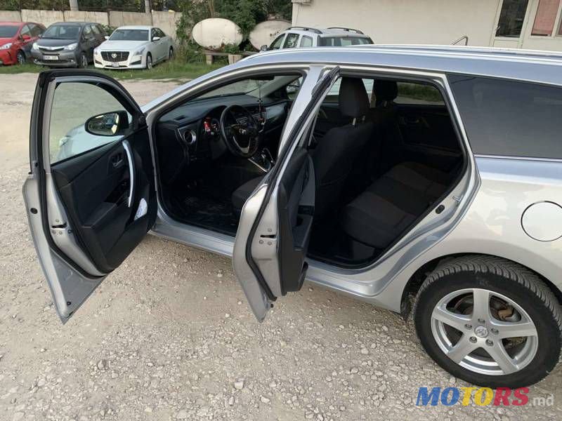 2014' Toyota Auris photo #5