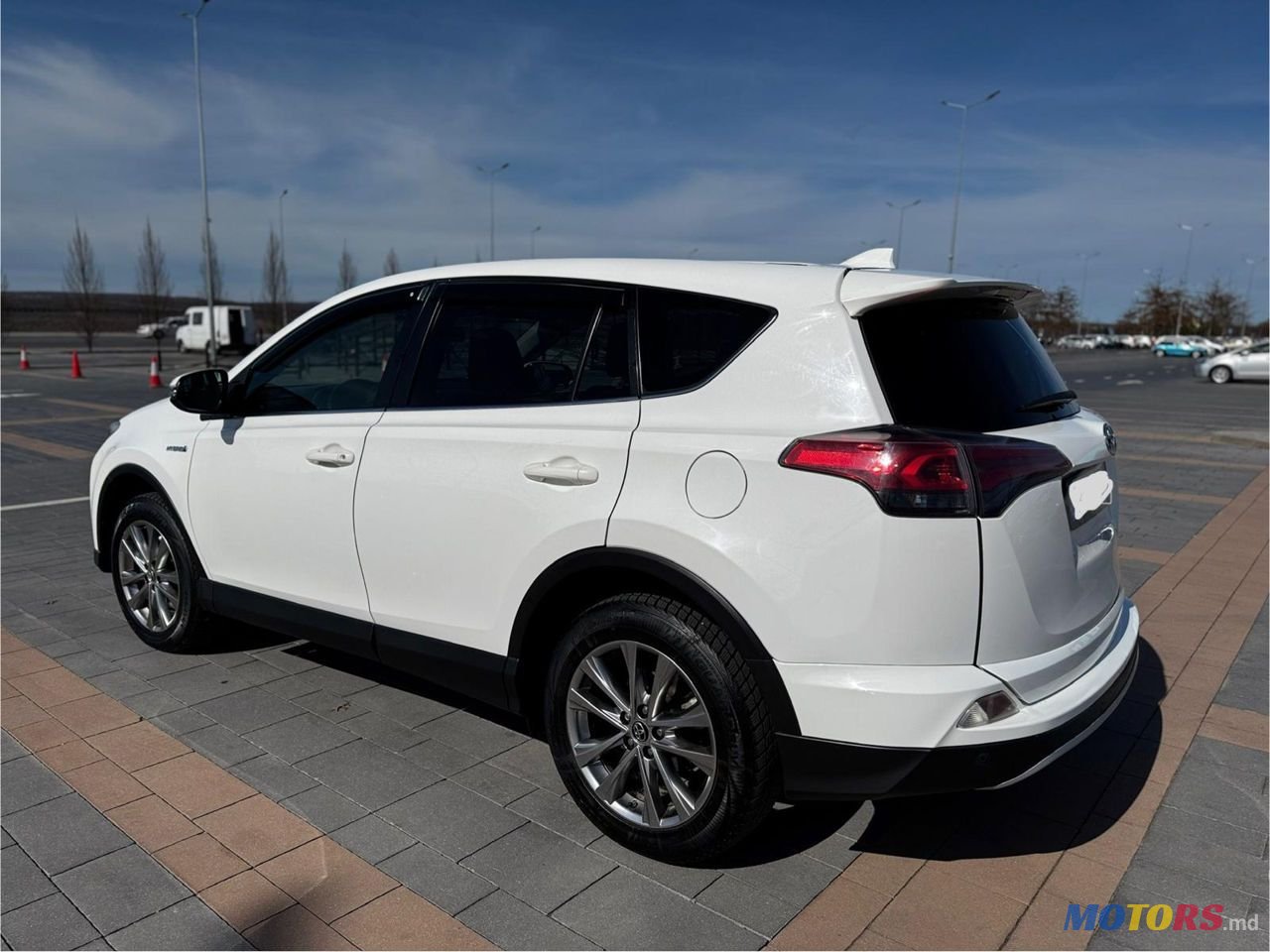 2018' Toyota RAV4 photo #3