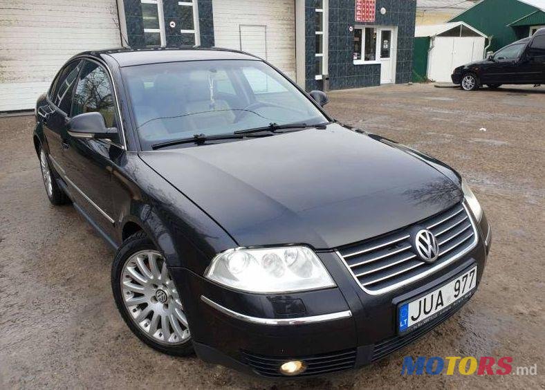 2004' Volkswagen Passat photo #1