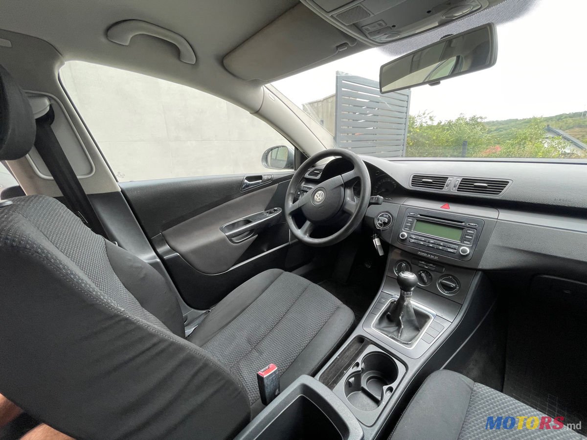 2005' Volkswagen Passat photo #7