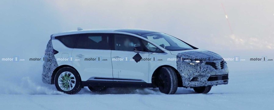 2019 Renault Espace Caught Dancing In The Snow