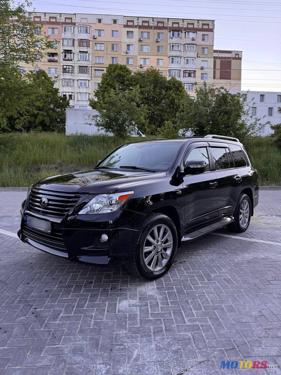 2010' Lexus Lx Series photo #2