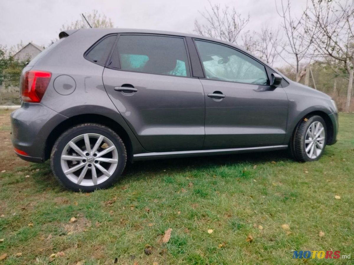 2015' Volkswagen Polo photo #3